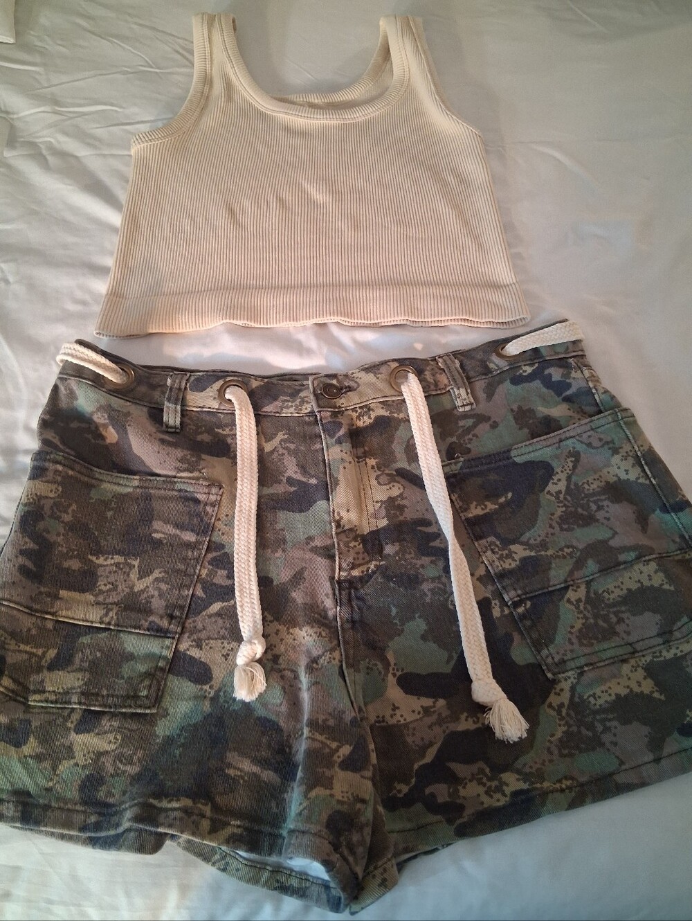 Cream Ribbed Crop Tank M/L with Camouflage Utility Shorts- Sz 13